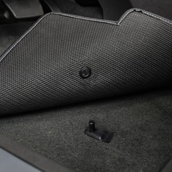 2011-2015-toyota-tacoma-lloyd-mats-floor-mats